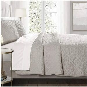 3 piece Cotton Diamond Cal King Quilt & 2 King Shams